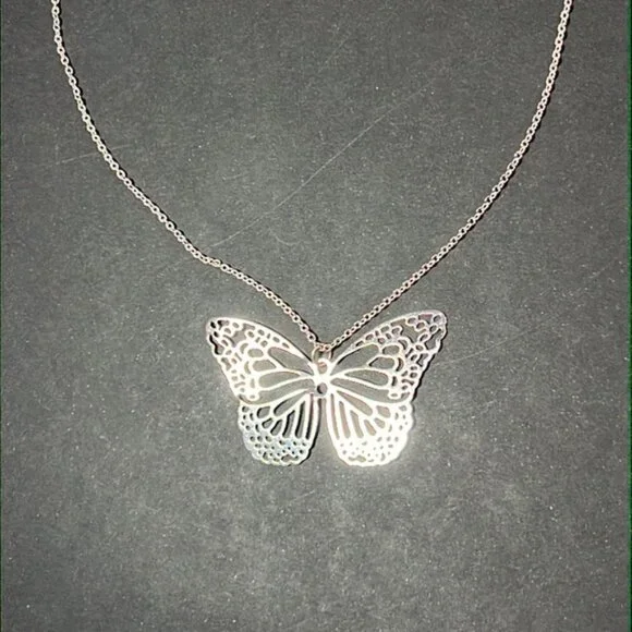 Butterfly necklace - Picture 2 of 4